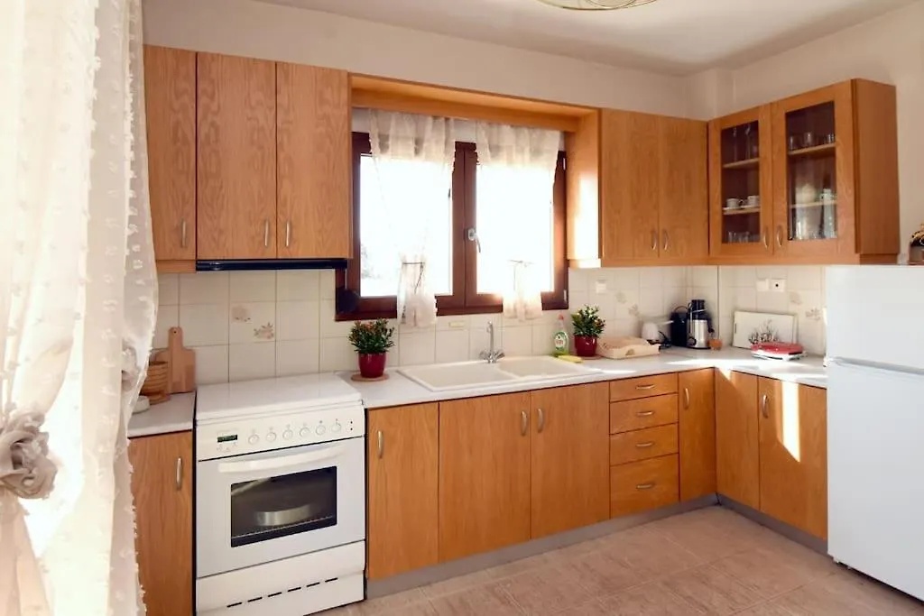 Gaia Cottage With Garden 에파노미